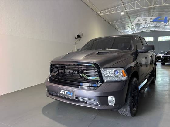 RAM CLASSIC 5.7 V8 GASOLINA LARAMIE NIGHT EDITION CD 4X4 AUTOMÁTICO